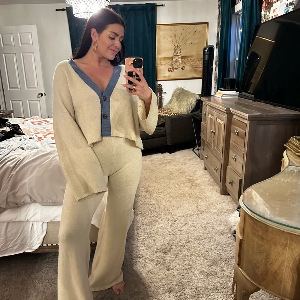 Cashmere Set - Picture 2 of 2